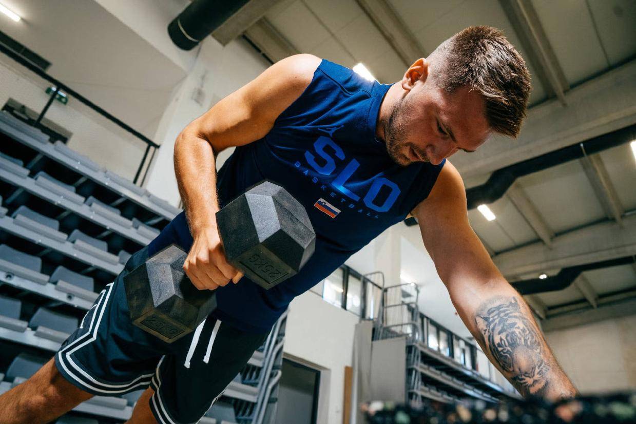 东契奇变肌肉男湖人狂喜 尼克变相助力再记一功？